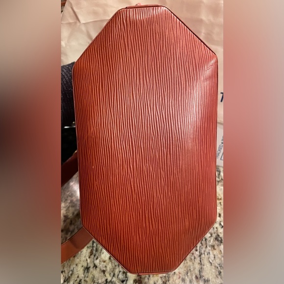 LOUIS VUITTON Authentic 
Beautiful Sac Depaule EPI LUXURY bag Like New ! ❤️ - Picture 7 of 9